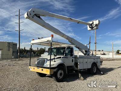 Altec AA755-L, 61 ft, Bucket Truck