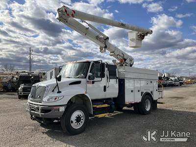 Altec L42E, 47 ft, Over-Center Bucket Truck