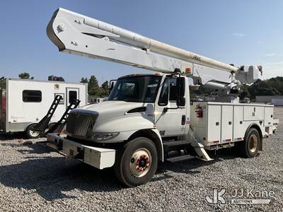 Altec AA55E-MH, 60 ft, Material Handling Bucket Truck