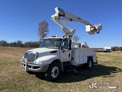 Altec TA41M, 46 ft, Articulating & Telescopic Material Handling Bucket Truck