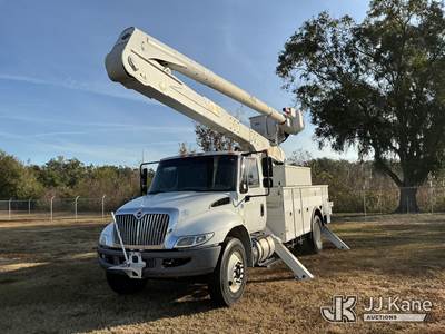 Altec AA55-MH, 61 ft, Material Handling Bucket Truck