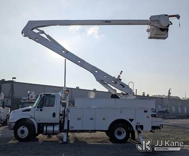 Altec AA55-MH, 60 ft, Material Handling Bucket Truck