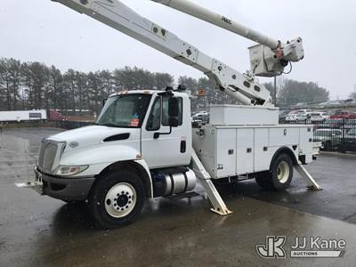 Altec AA55-MH, 60 ft, Material Handling Bucket Truck