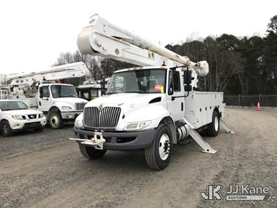 Altec AA55-MH, 60 ft, Material Handling Bucket Truck