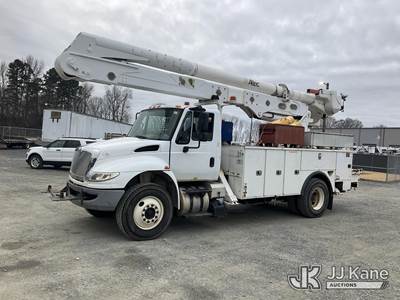 Altec AA55-MH, 60 ft, Material Handling Bucket Truck