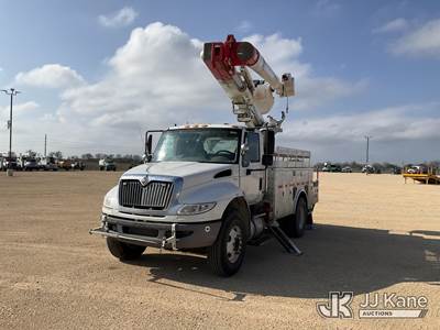 Altec L42-MH, 47 ft, Over-Center Material Handling Bucket
