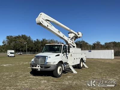 Altec AA55-MH, 60 ft, Material Handling Bucket Truck