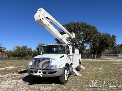 Altec AA55-MH, 60 ft, Material Handling Bucket Truck