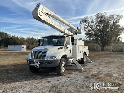 Altec AA55-MH, 60 ft, Material Handling Bucket Truck