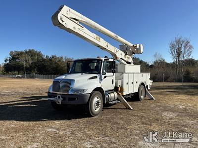 Altec AA55-MH, 61 ft, Material Handling Bucket Truck