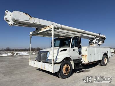 Altec AM900, 72 ft, Over-Center Bucket Truck