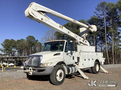Altec AA55-MH, 60 ft, Material Handling Bucket Truck
