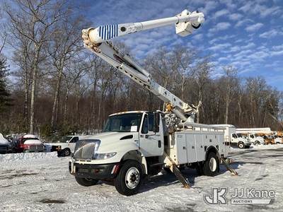 Altec AM55, 60 ft, Over-Center Material Handling Bucket Truck