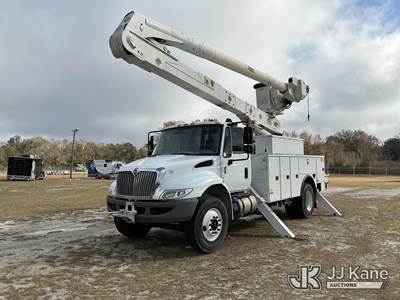 Altec AA55-MH, 60 ft, Material Handling Bucket