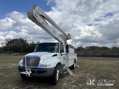 Altec AA55-MH, 60 ft, Material Handling Bucket Truck