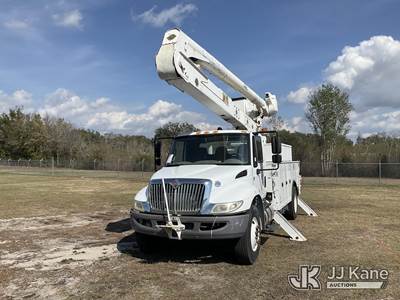 Altec AA55-MH, 60 ft, Material Handling Bucket Truck