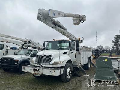 Altec AM55-MH, 60 ft, Over-Center Material Handling Bucket Truck