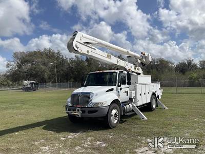 Altec AA55, 60 ft, Material Handling Bucket Truck