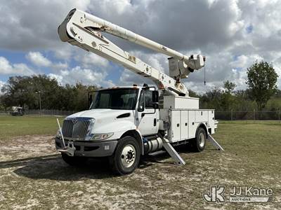 Altec AA55-MH, 61 ft, Material Handling Bucket Truck