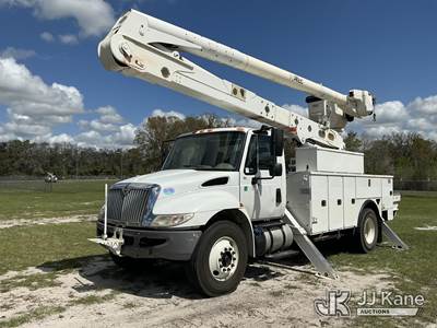 Altec AA55-MH, 60 ft, Material Handling Bucket Truck