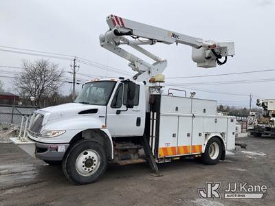Altec TA41M, 46 ft, Articulating & Telescopic Material Handling Bucket Truck