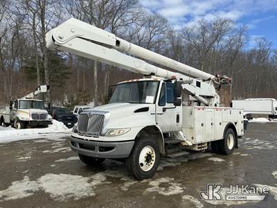 Altec AA755, 60 ft, Material Handling Bucket Truck