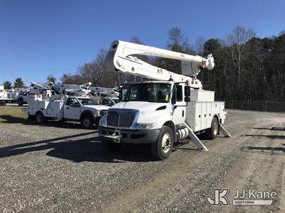 Altec AA55-MH, 60 ft, Material Handling Bucket Truck
