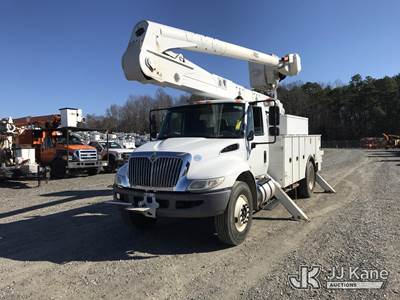 Altec AA55-MH, 60 ft, Material Handling Bucket Truck