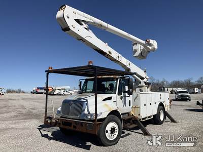 Altec AA55-MH, 60 ft, Material Handling Bucket Truck