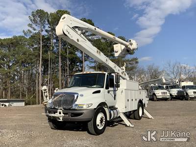 Altec AA55-MH, 61 ft, Material Handling Bucket Truck