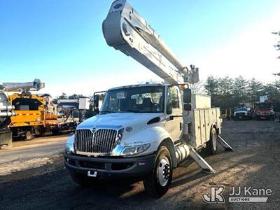 Altec AA55, 60 ft, Material Handling Bucket Truck