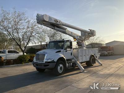 Altec AM55-MH, 60 ft, Over-Center Material Handling Bucket Truck