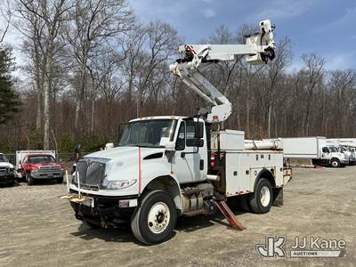 Altec AT41M, 45 ft, Articulating & Telescopic Material Handling Bucket Truck