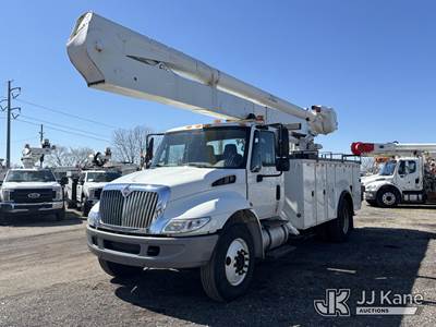 Altec AA55-MH, 60 ft, Material Handling Bucket Truck