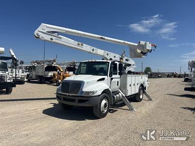 Altec AA55-MH, 61 ft, Material Handling Bucket Truck