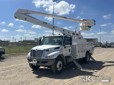 Altec AA55-MH, 61 ft, Material Handling Bucket Truck