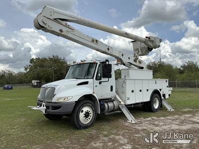 Altec AA55-MH, 61 ft, Material Handling Bucket Truck