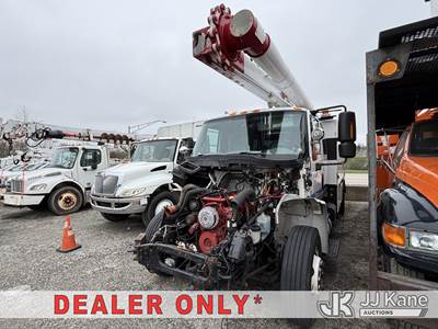 Altec LR756, 61 ft, Over-Center Bucket Truck