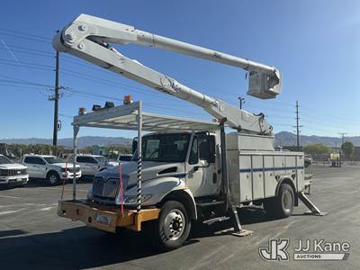 Altec AA755L, 61 ft, Bucket Truck