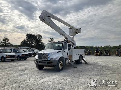 Altec AA55, 60 ft, Material Handling Bucket Truck