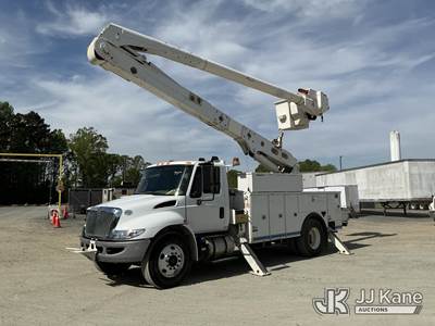 Altec AA55-MH, 60 ft, Material Handling Bucket Truck