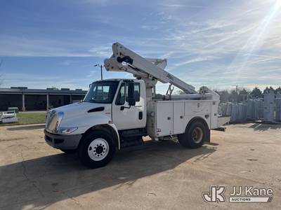 Altec TA41M, 46 ft, Articulating & Telescopic Material Handling Bucket Truck