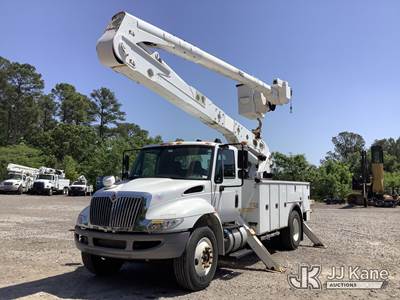 Altec AA55, 60 ft, Material Handling Bucket Truck