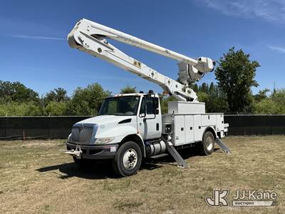 Altec AA55, 60 ft, Material Handling Bucket Truck
