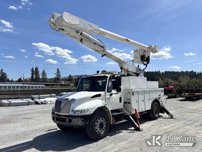 Altec AM855, 60 ft, Over-Center Bucket Truck