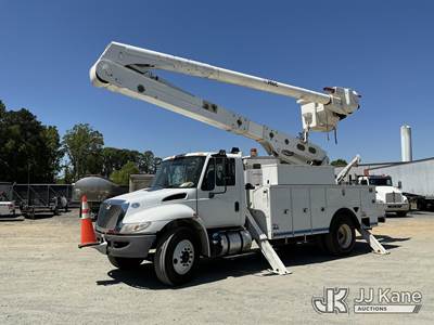 Altec AA55-MH, 60 ft, Material Handling Bucket Truck