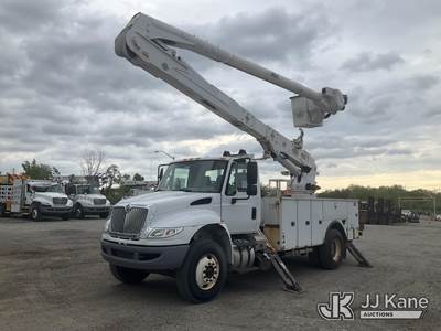Altec AA55-MH, 60 ft, Material Handling Bucket Truck