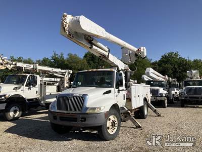Altec AM55, 60 ft, Over-Center Material Handling Bucket Truck