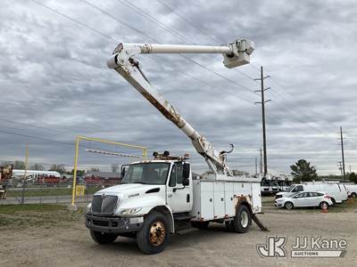 Altec AA600L, 56 ft, Articulating Non-Over Center Bucket Truck
