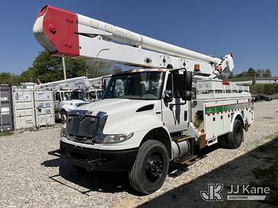Altec AA55-MH, 60 ft, Material Handling Bucket Truck